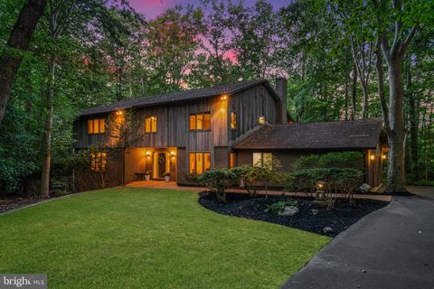 8000 WOODLAND HILLS LANE FAIRFAX STATION VA 22039