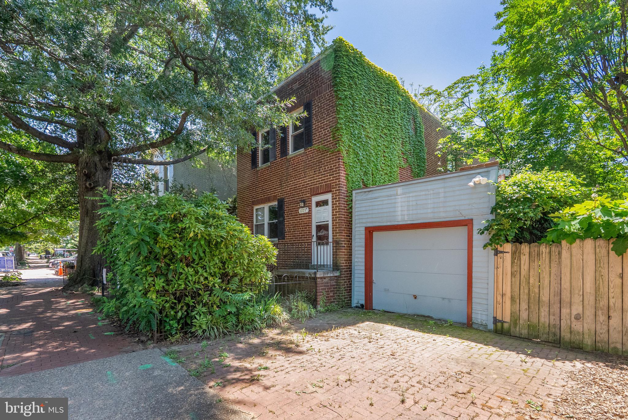 609 INDEPENDENCE AVENUE SE