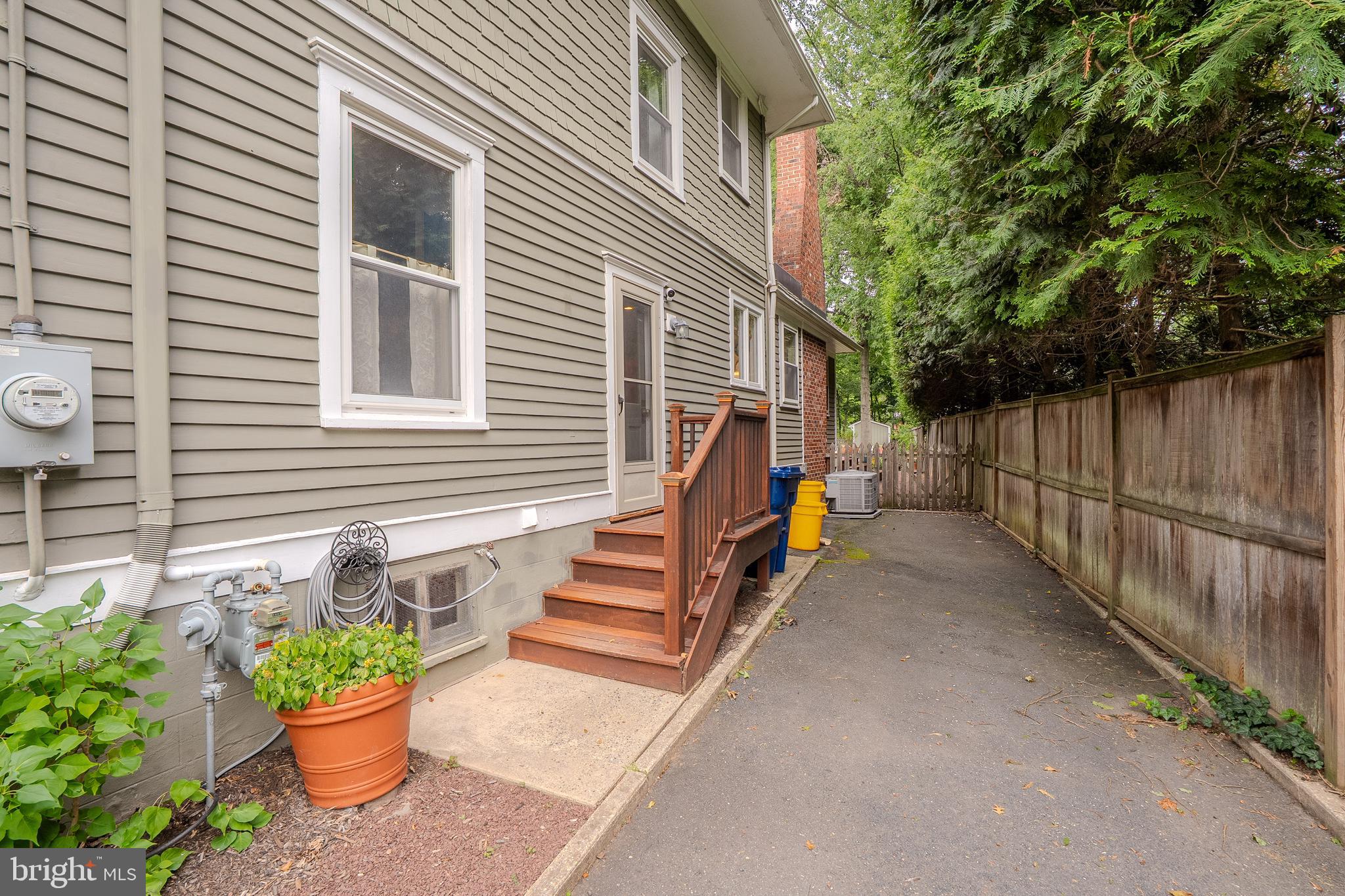 17 E FRANKLIN AVENUE