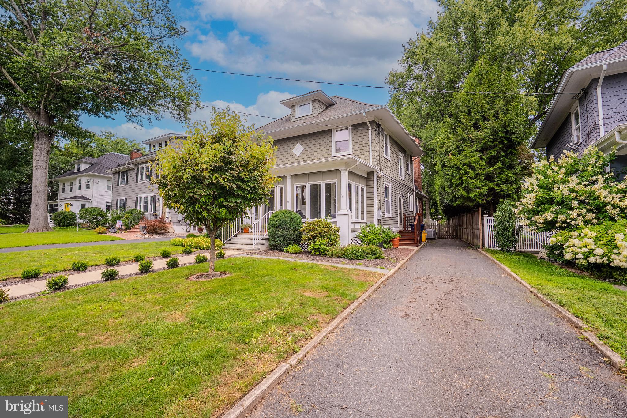 17 E FRANKLIN AVENUE