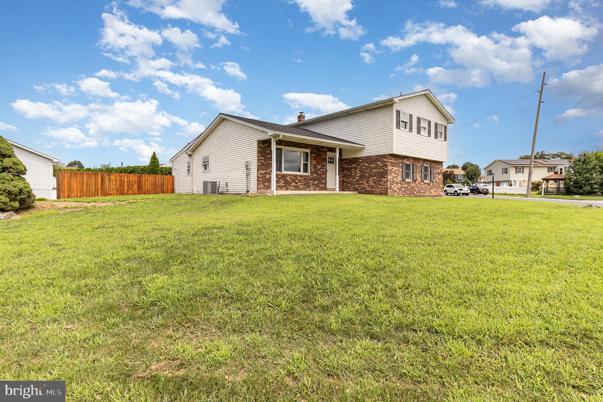 929 SYCAMORE LANE