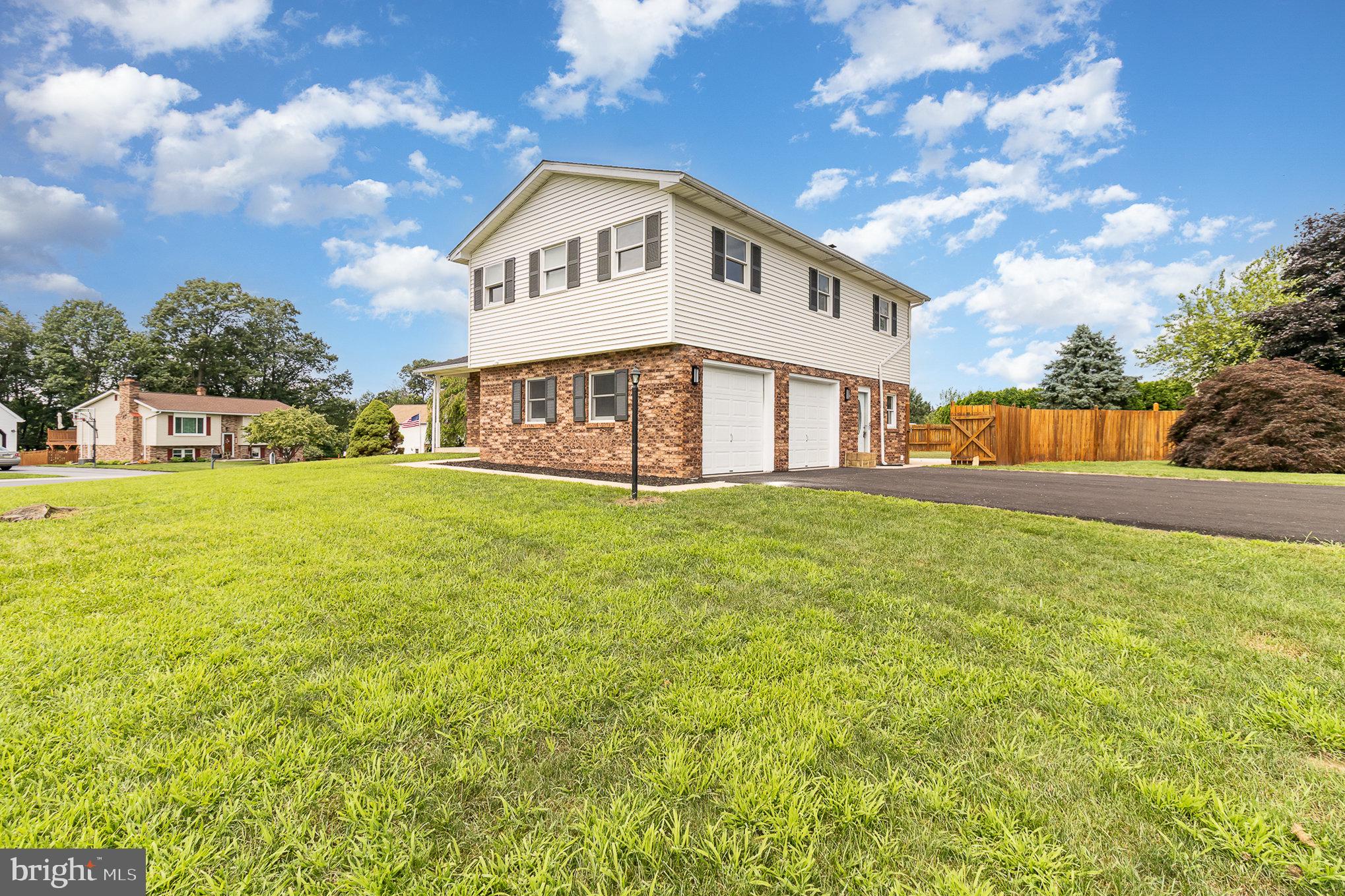 929 SYCAMORE LANE
