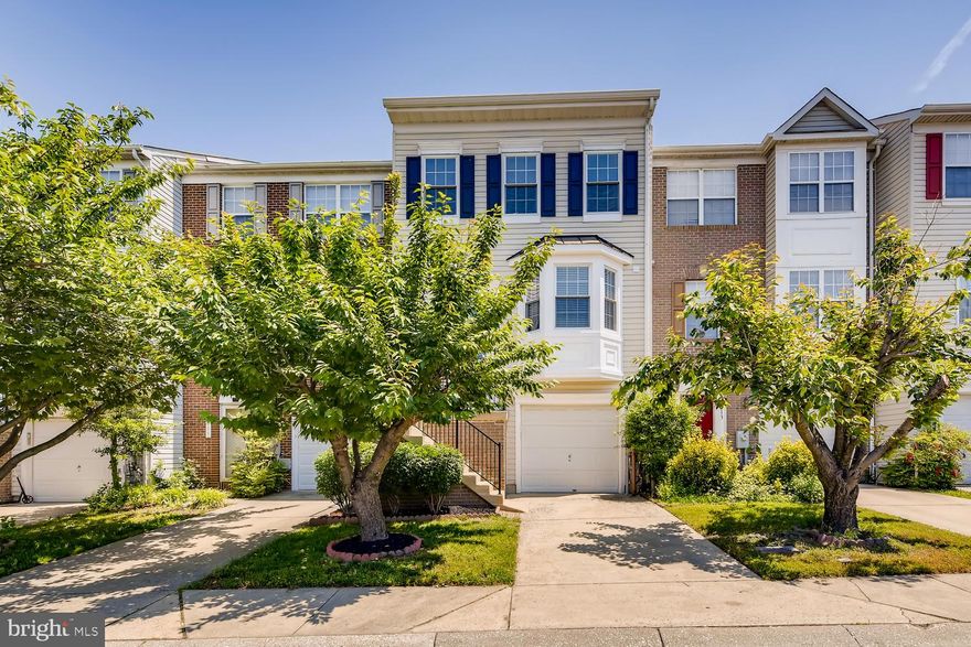 MOVE - IN READY BEAUTIFULLY UPDATED GARAGE  TOWNHOME IN VERY CONVENIENT LOCATION READY FOR A NEW OWNER ! IT  OFFERS BRIGHT OPEN LIVING SPACES!  UPGRADED STAINLESS APPLIANCES, NEW CARPET. THE FORMAL DINING ROOM FRAMED BY SOLUMNS STEPS DOWN TO THE LIVING ROOM WITH SLIDING GLASS DOOR ACCESS TO THE DECK .  OWNER 'S SUITE FEATURES A VAULTED CEILING ,  FULL SIZE  LOFT ,  A WALK - IN CLOSET AND A PRIVATE BATH WITH A SOAKING TUB. LOWER LEVEL DISPLAYS A FAMILY ROOM, EXTRA STORAGE, AND A WALKOUT TO THE OPEN PATIO.