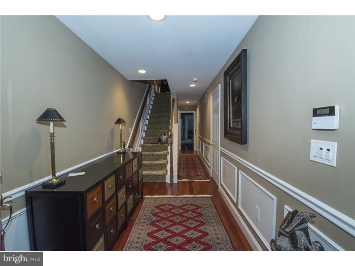 QUEEN VILLAGE - Residential