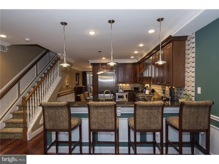 QUEEN VILLAGE - Residential