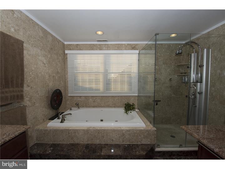 QUEEN VILLAGE - Residential