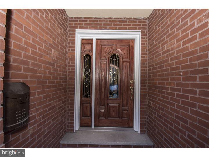 QUEEN VILLAGE - Residential