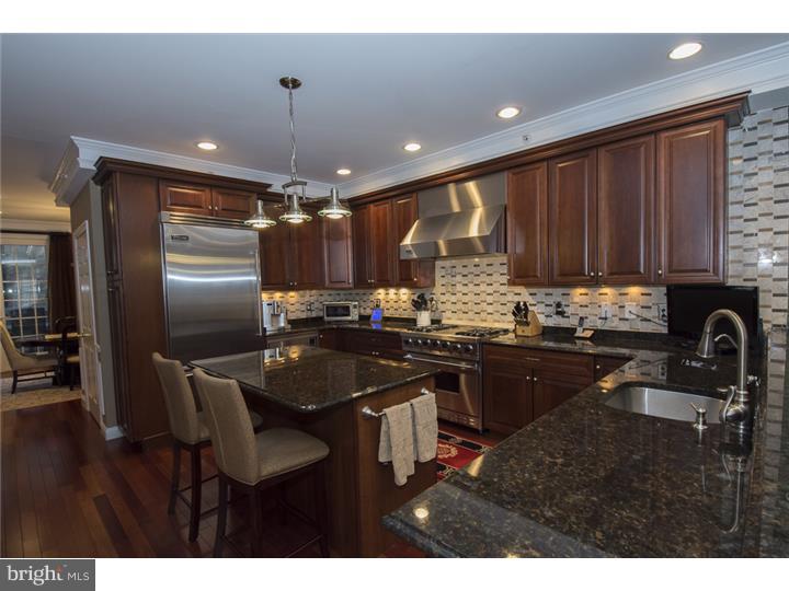 QUEEN VILLAGE - Residential