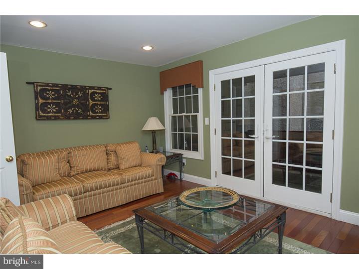 QUEEN VILLAGE - Residential