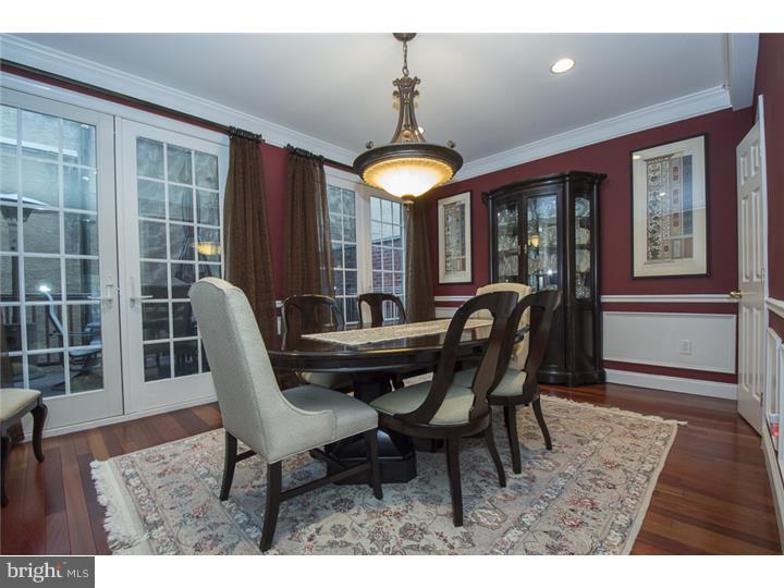 QUEEN VILLAGE - Residential