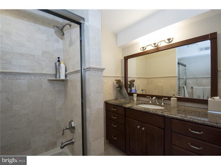 QUEEN VILLAGE - Residential