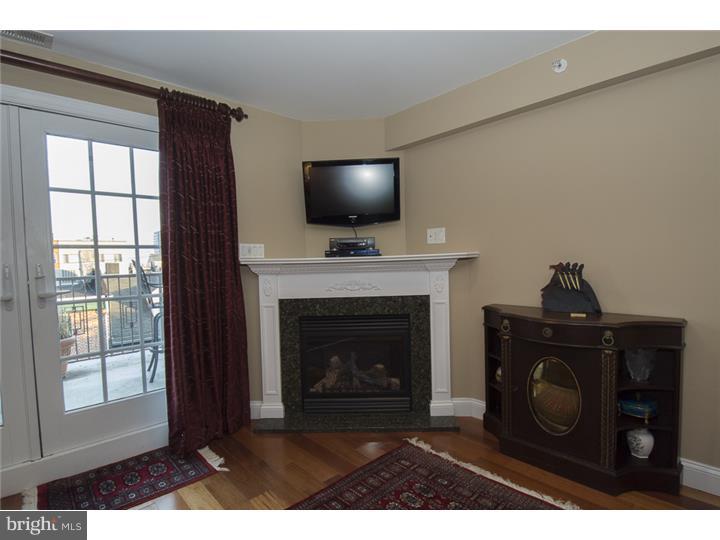 QUEEN VILLAGE - Residential