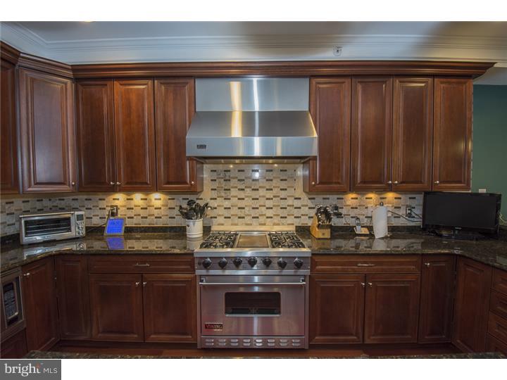 QUEEN VILLAGE - Residential