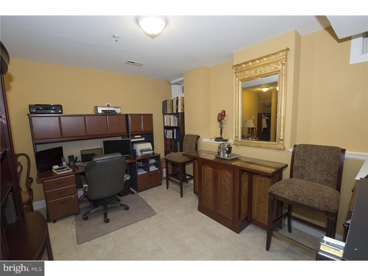 QUEEN VILLAGE - Residential