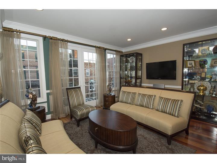 QUEEN VILLAGE - Residential