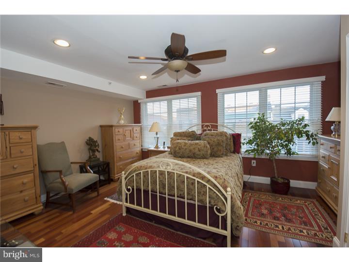 QUEEN VILLAGE - Residential