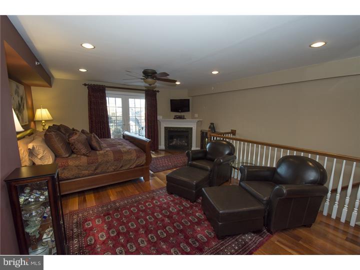 QUEEN VILLAGE - Residential