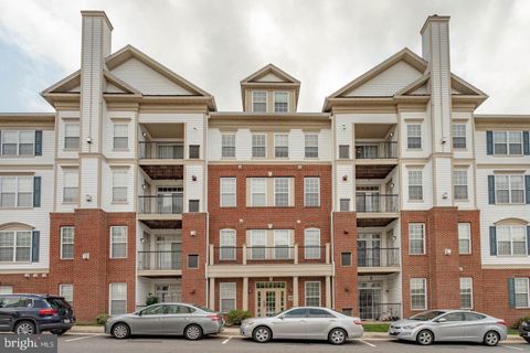 Photo of 11575 Cavalier Landing Court #301, FAIRFAX, VA 22030 (MLS # VAFX2316526)