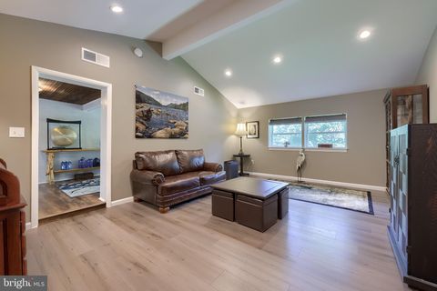 Photo of 923 Oak Street, AKRON, PA 17501 (MLS # PALA2072458)