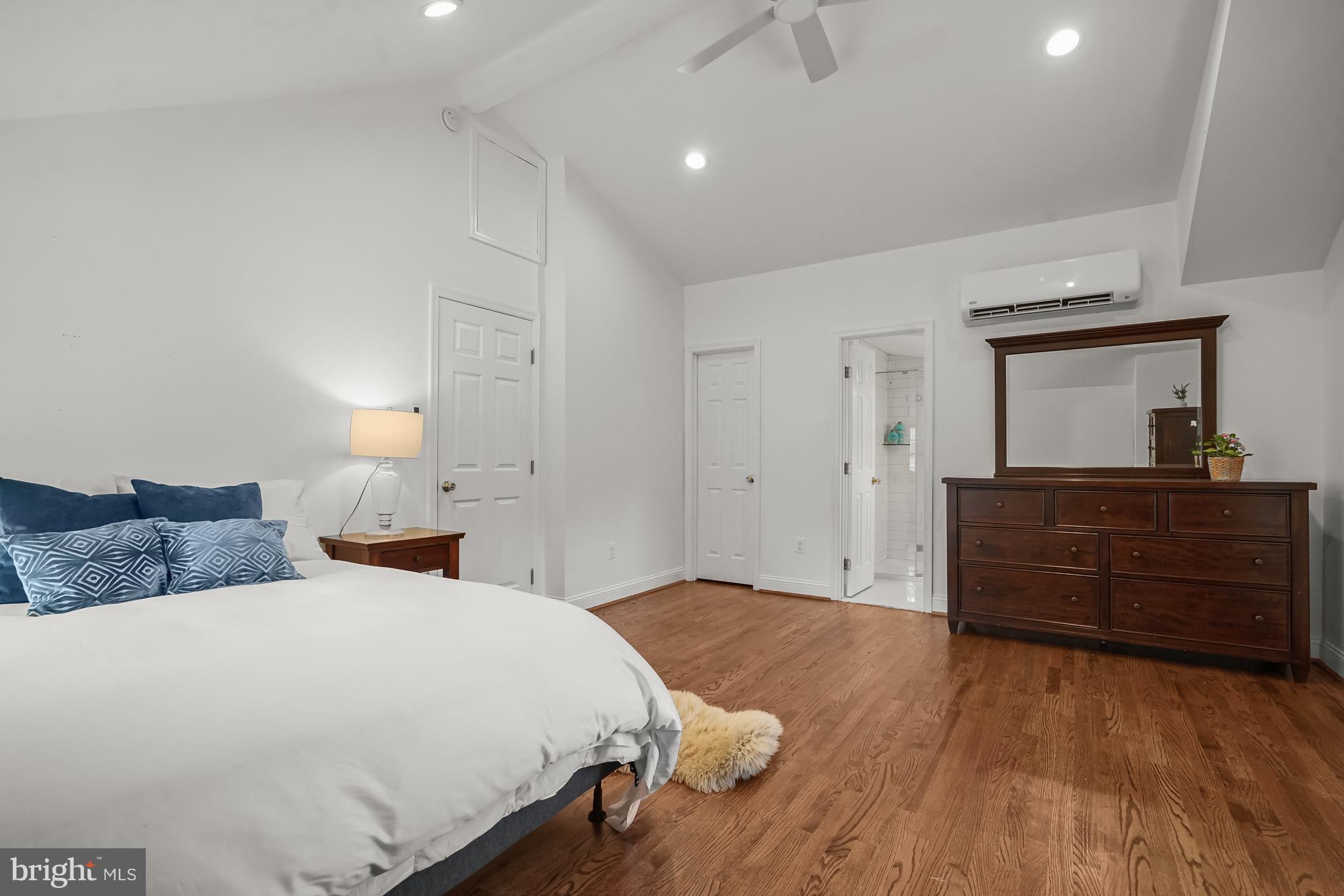 WOODACRES - Residential