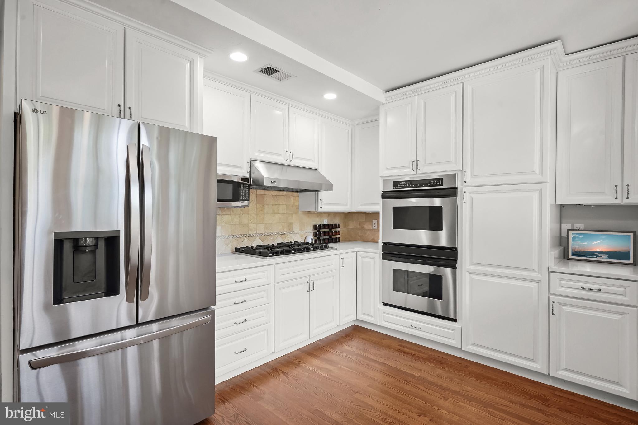 WOODACRES - Residential