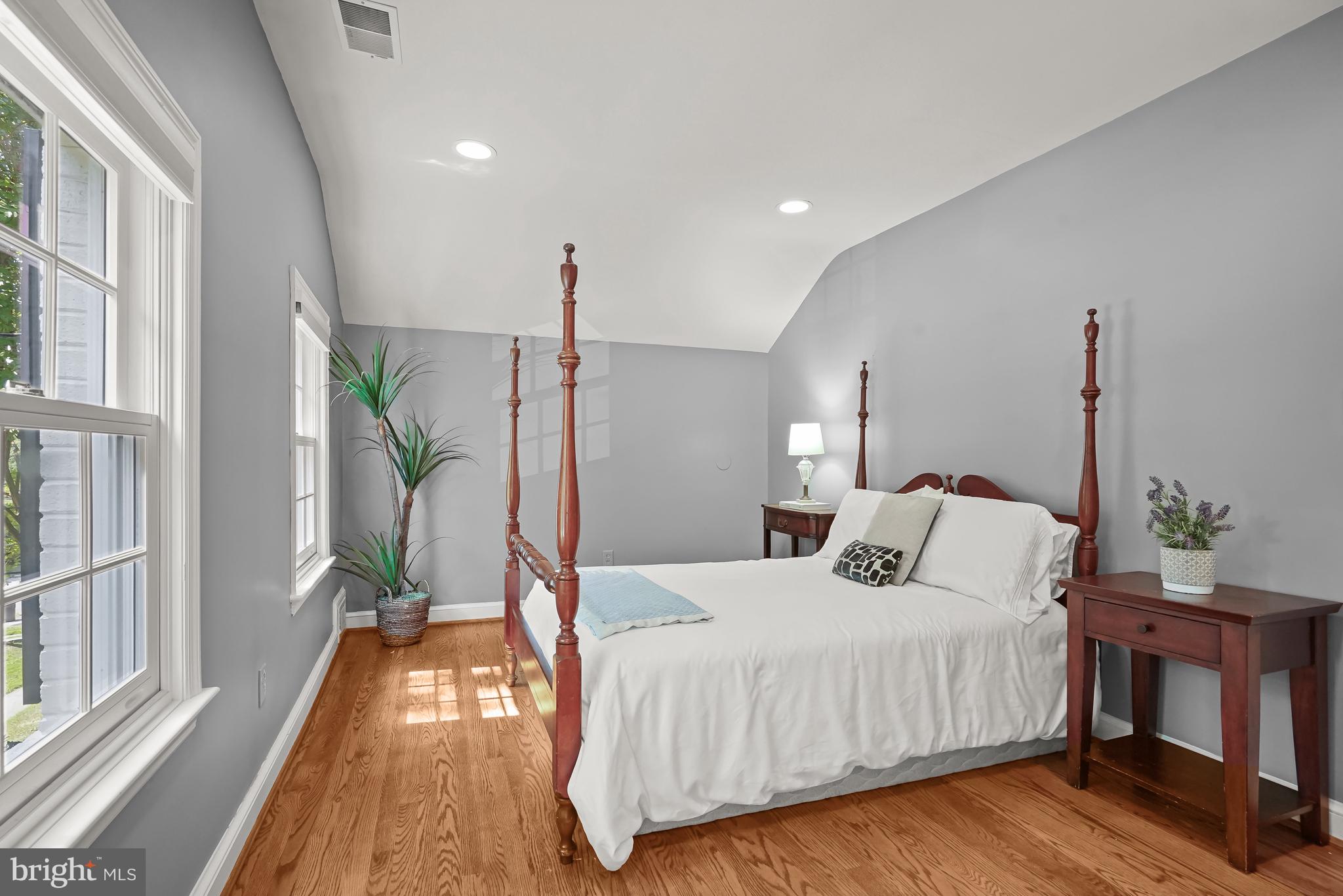 WOODACRES - Residential