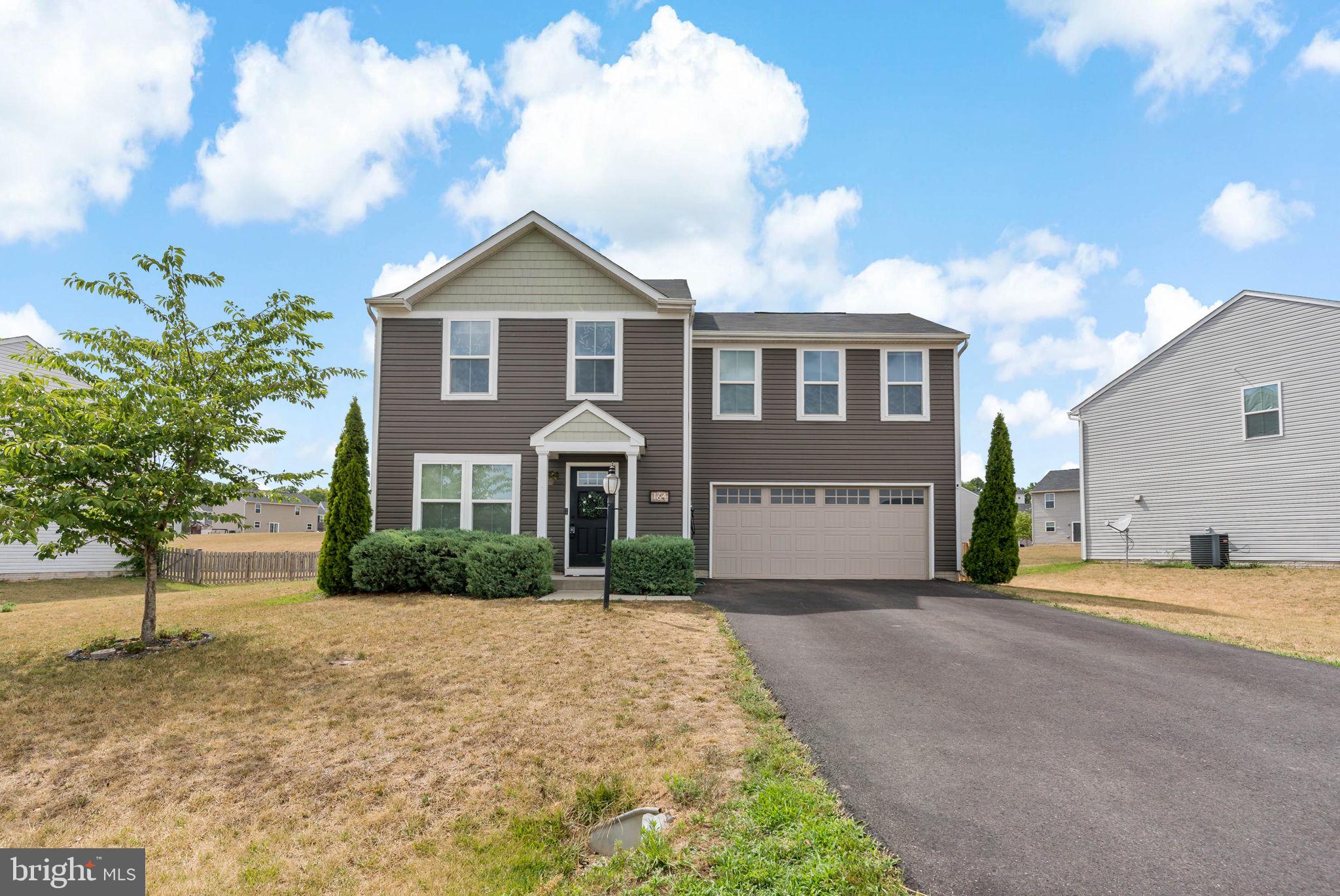 This 4-bedroom, 2.5-bathroom residence offers the perfect blend of convenience and style. Inside, you'll find four comfortable bedrooms, a modern kitchen, and a spacious living area that is perfect for large gatherings. The additional half-bathroom is well-suited for guests. This home is a must-see in a friendly neighborhood with easy access to local amenities. Don't miss the opportunity to make this beautiful house your new home!