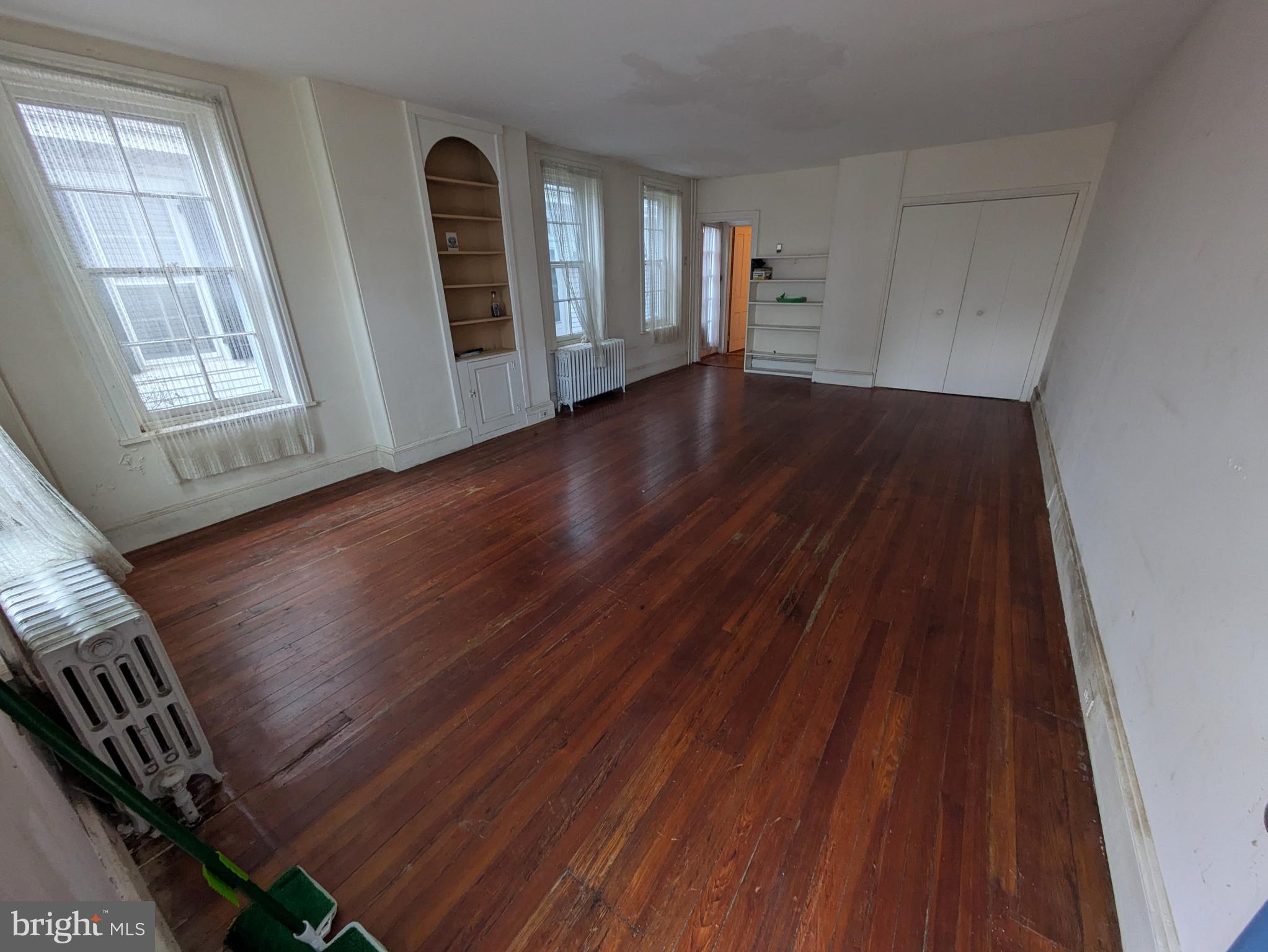 CHESTNUT HILL - Residential