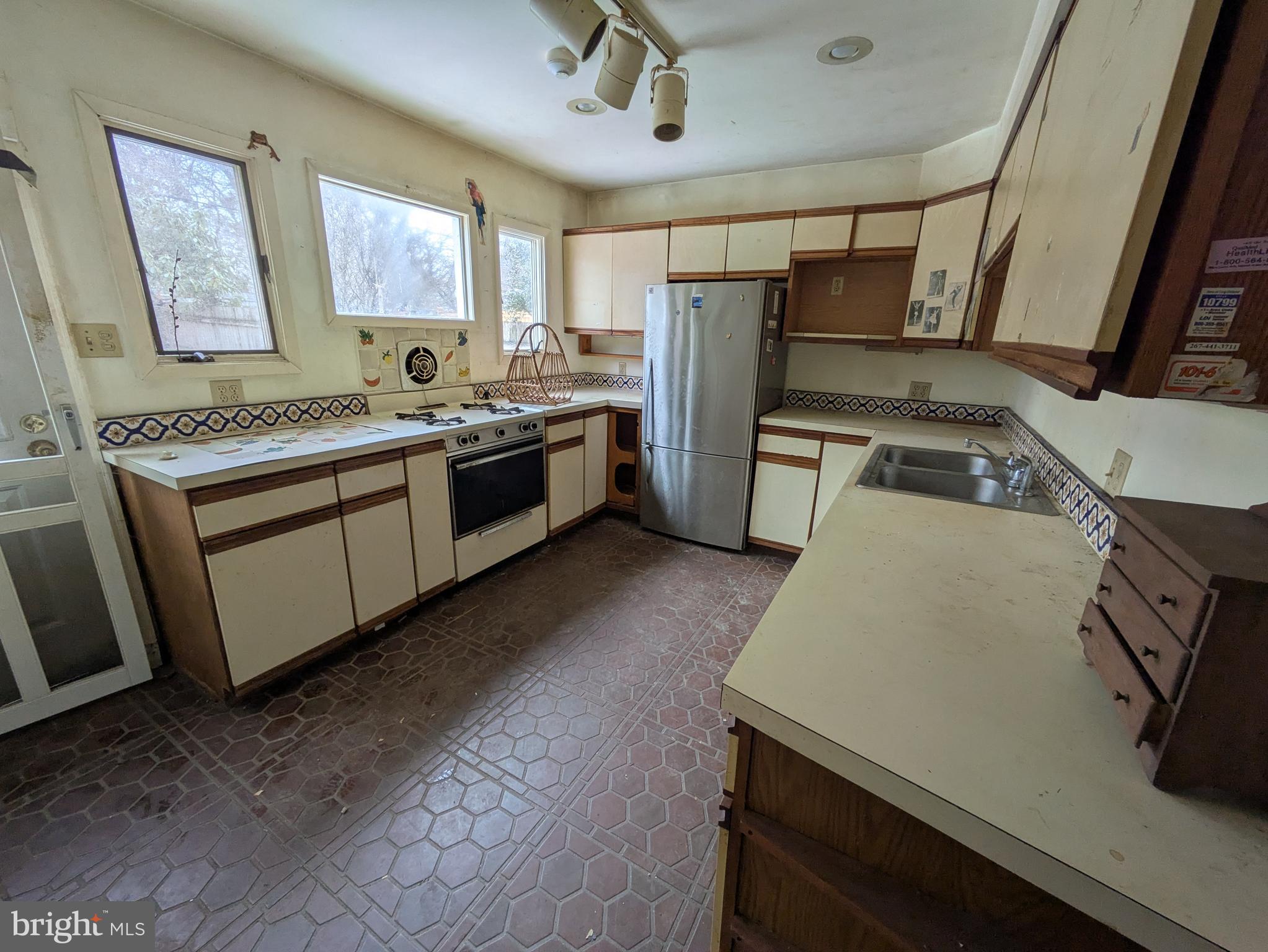 CHESTNUT HILL - Residential