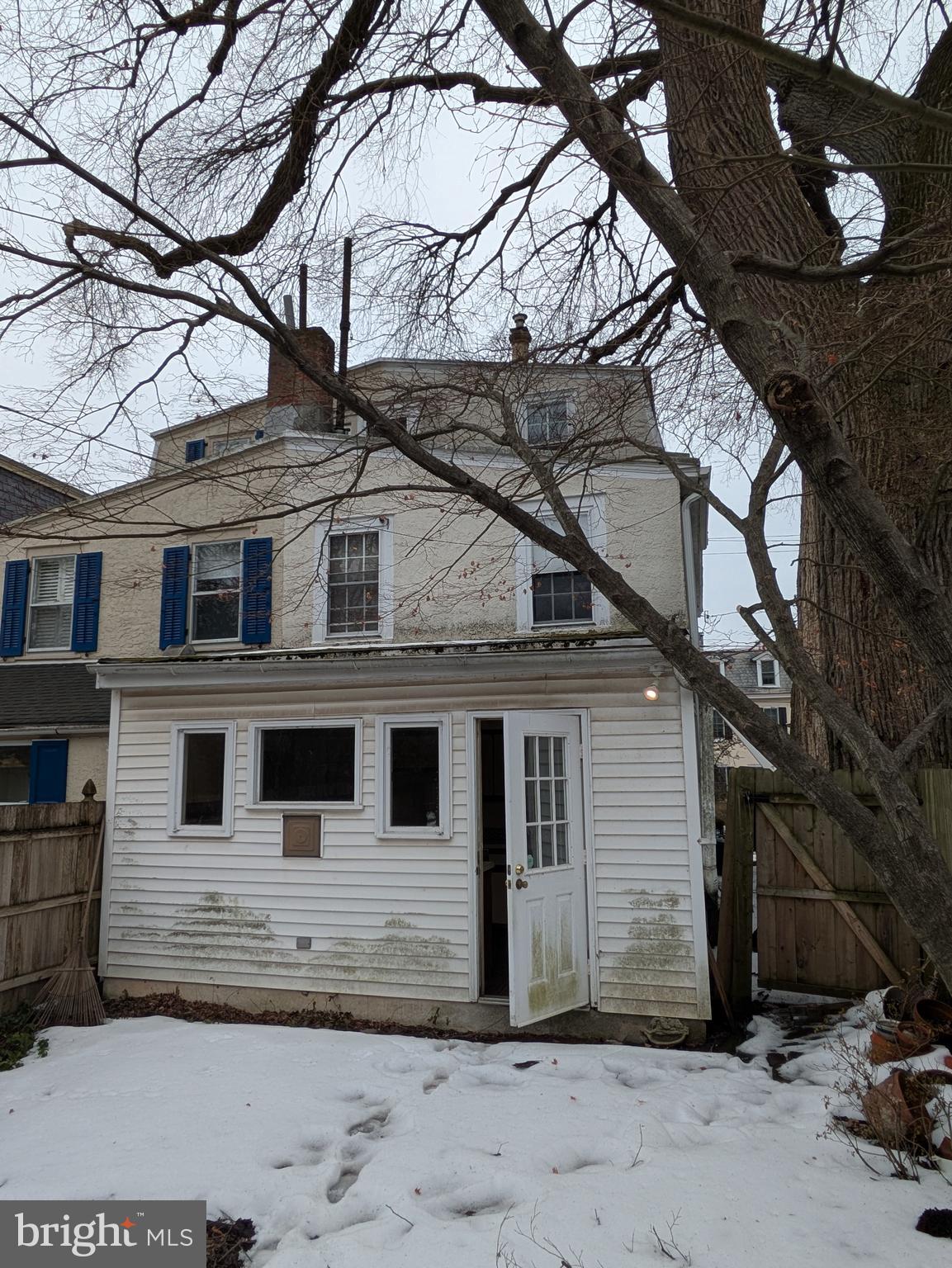 CHESTNUT HILL - Residential