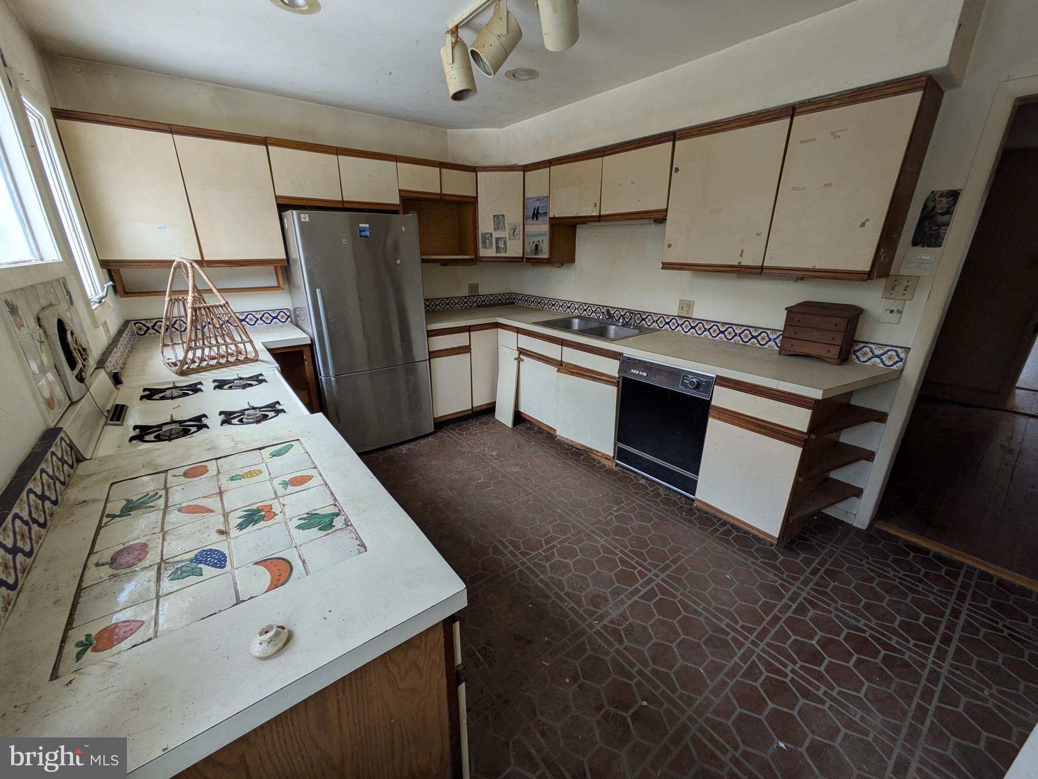 CHESTNUT HILL - Residential