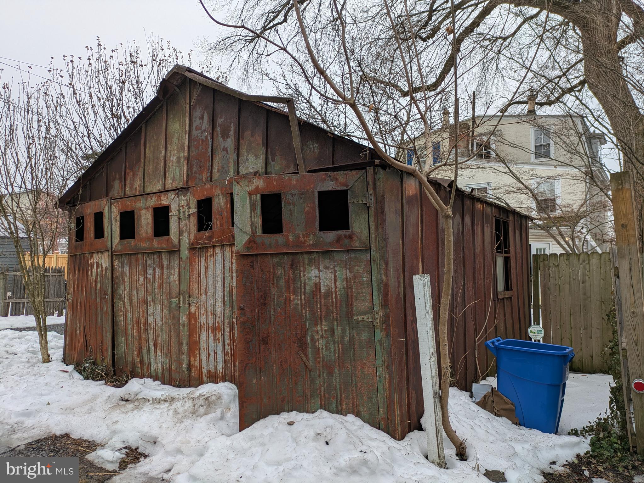 CHESTNUT HILL - Residential