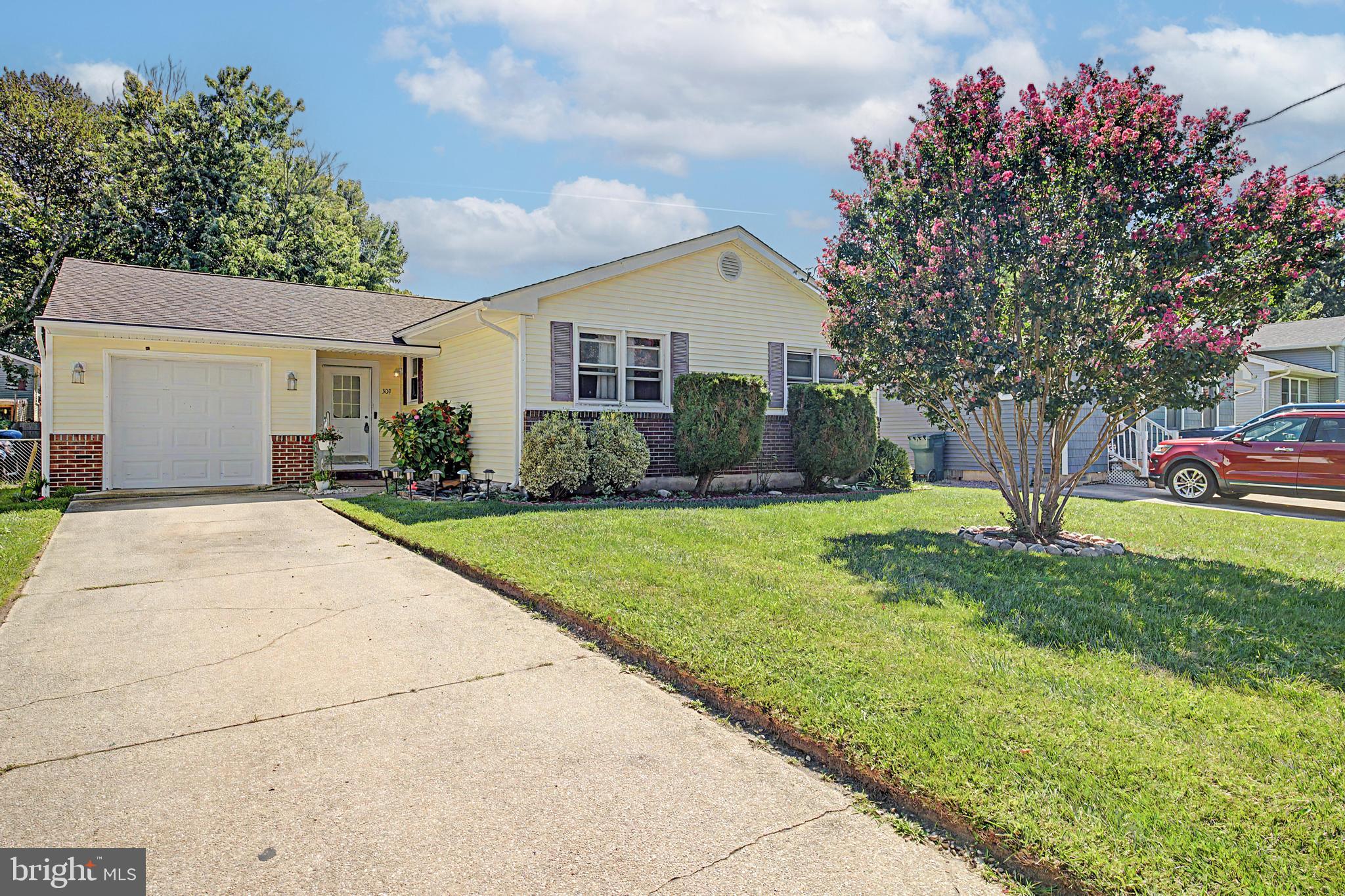 309 TWIN LAKES BOULEVARD