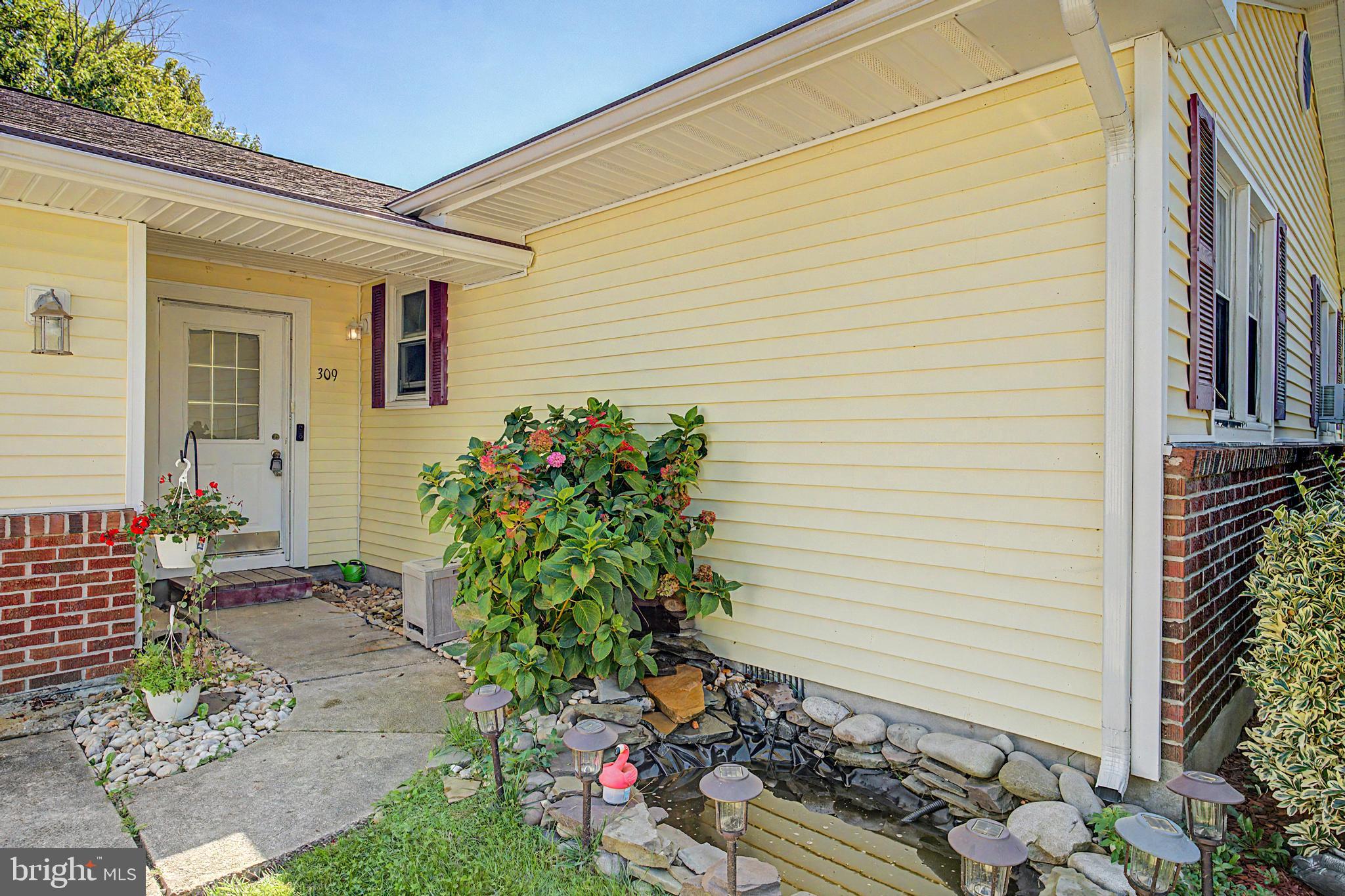 309 TWIN LAKES BOULEVARD