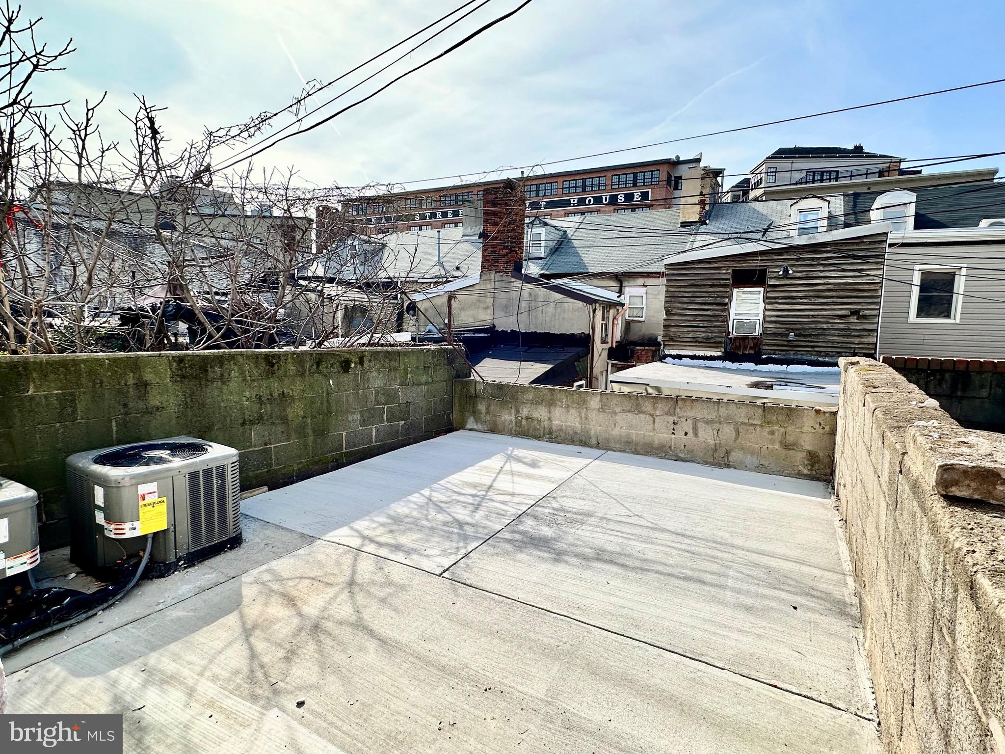 LITTLE ITALY - Residential Lease