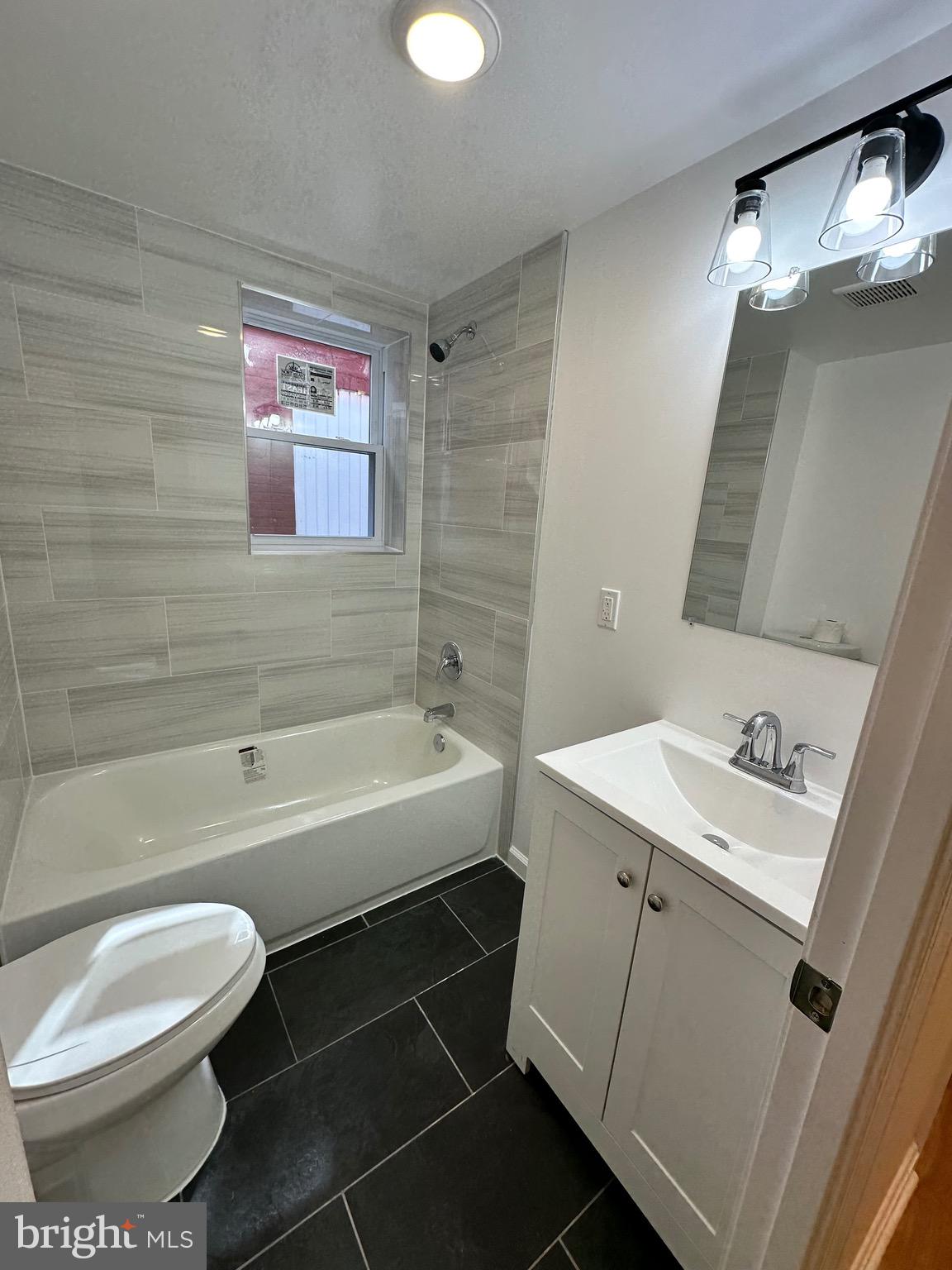 LITTLE ITALY - Residential Lease