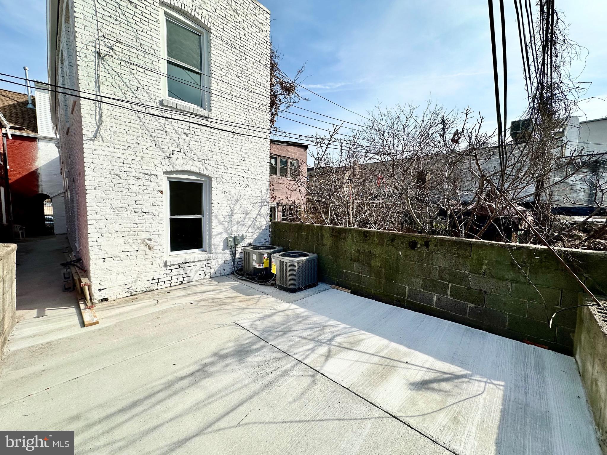 LITTLE ITALY - Residential Lease