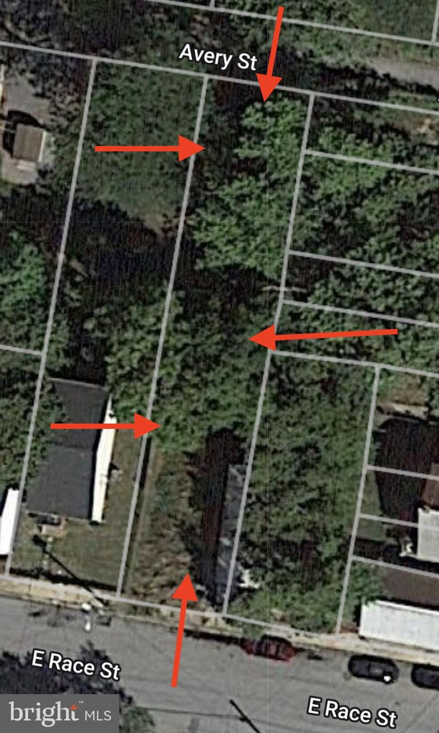 0.13 +/- unrestricted acres in downtown Martinsburg. Public water and sewer hook ups available. Good opportunity for an investor or someone who's looking to own in the city limits of Martinsburg! Easy walk to the MARC train and the brand new walking path!