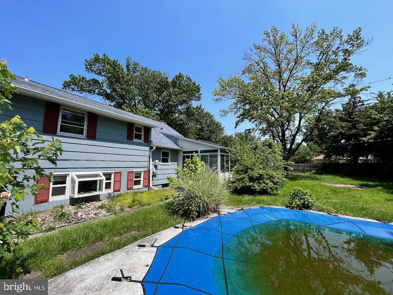 MEADOWLANDS MANOR - Residential