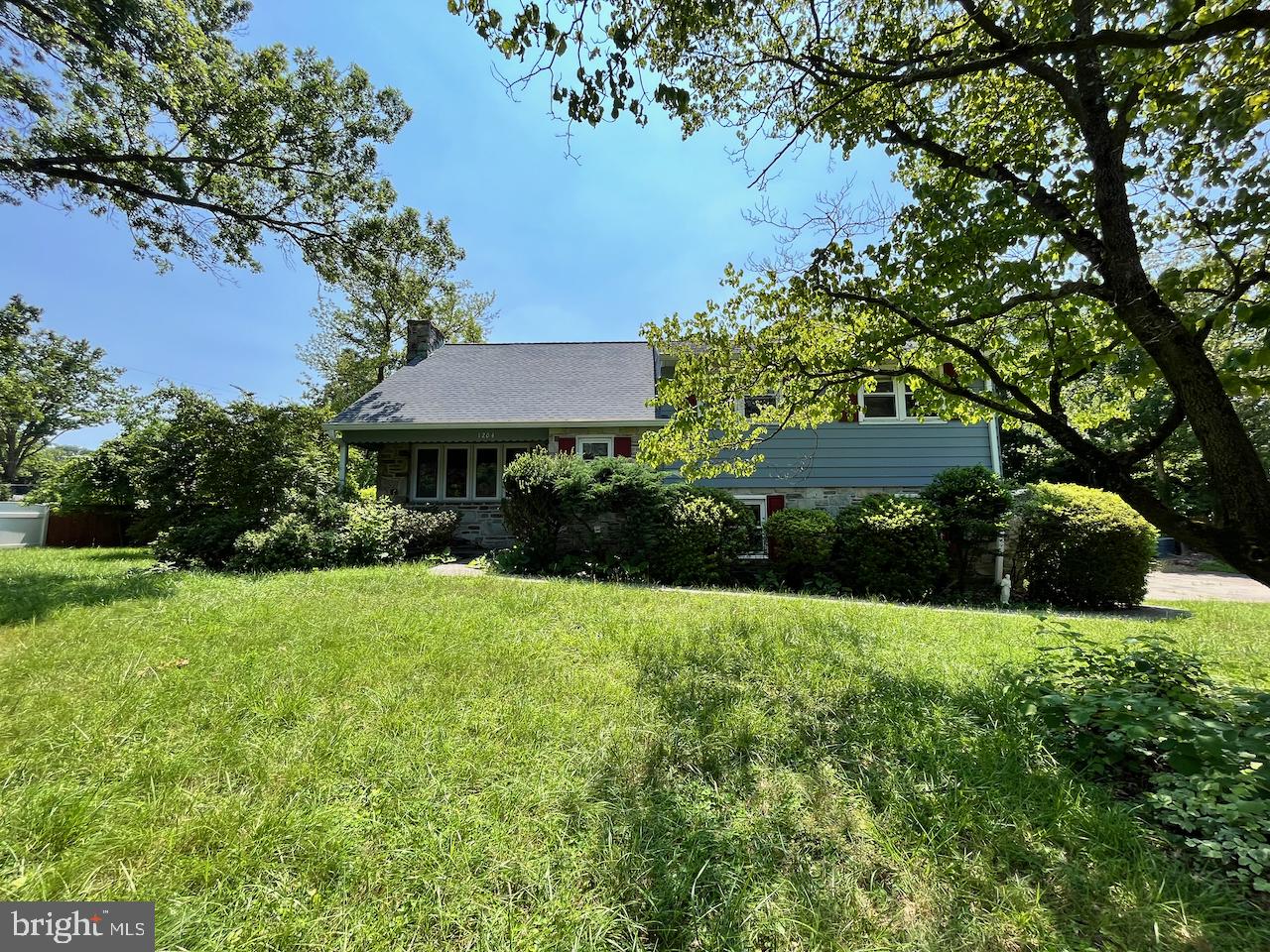 MEADOWLANDS MANOR - Residential