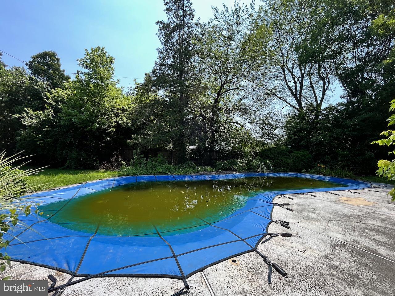 MEADOWLANDS MANOR - Residential