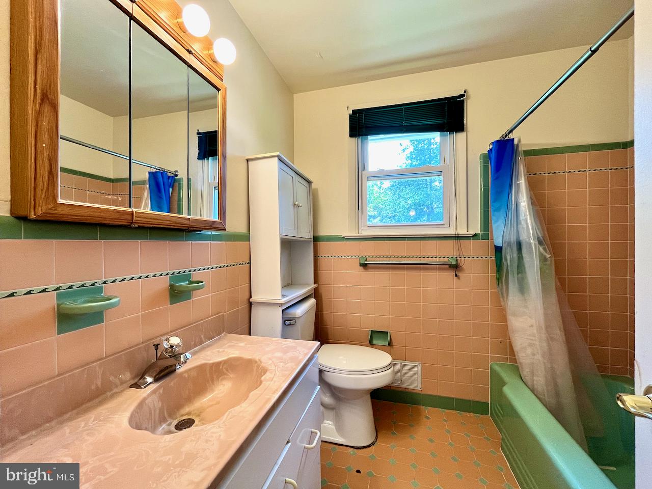 MEADOWLANDS MANOR - Residential