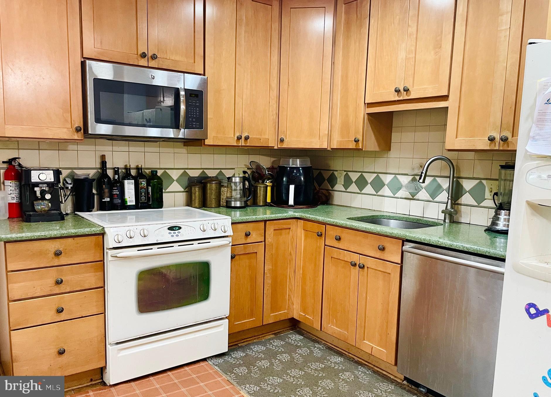 POHICK ESTATES - Residential Lease