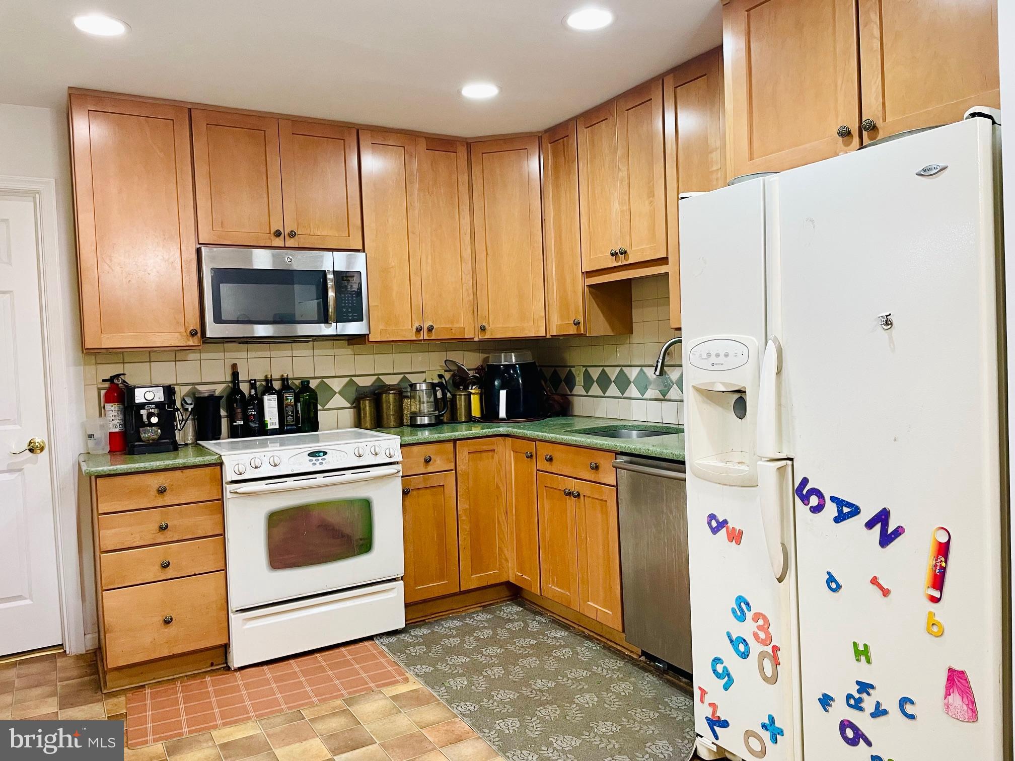 POHICK ESTATES - Residential Lease