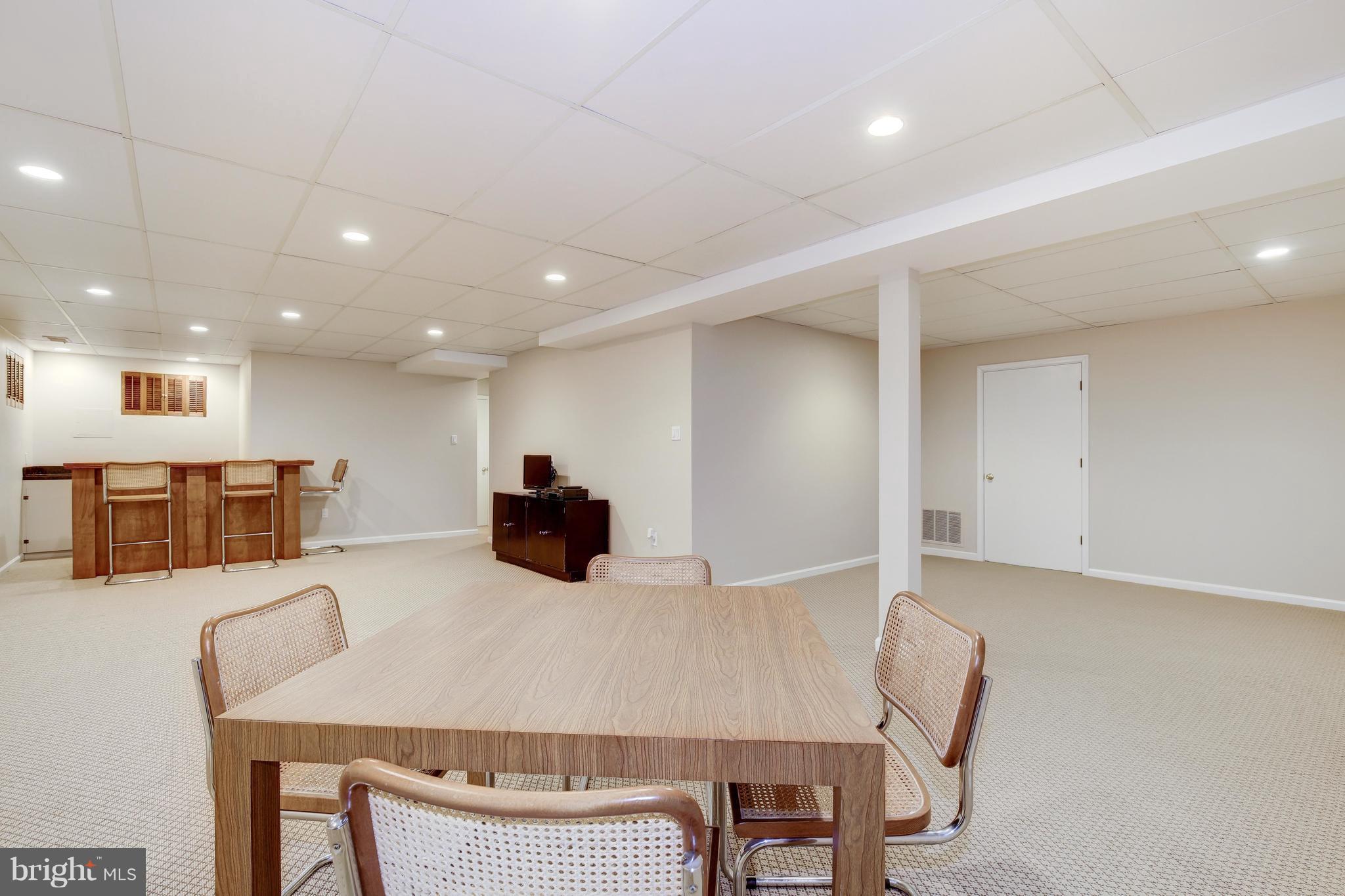 POTOMAC OUTSIDE - Residential