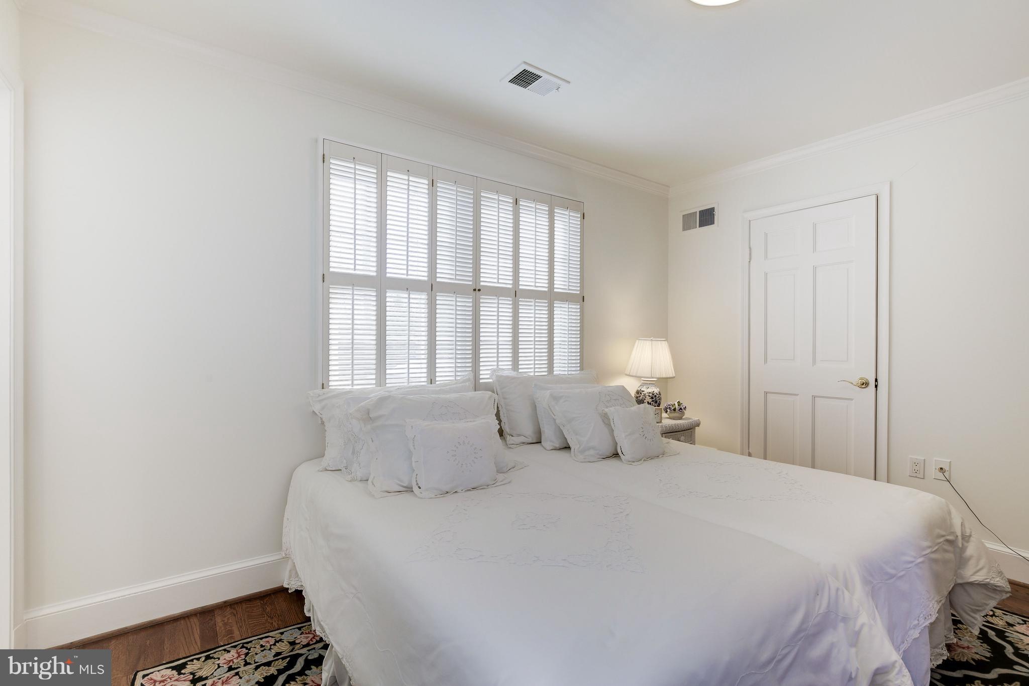 POTOMAC OUTSIDE - Residential