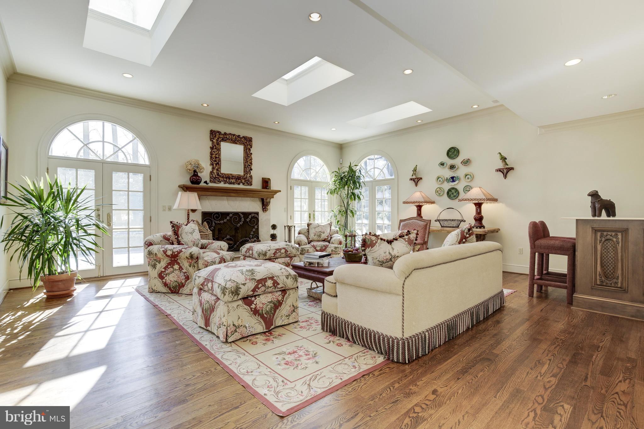 POTOMAC OUTSIDE - Residential