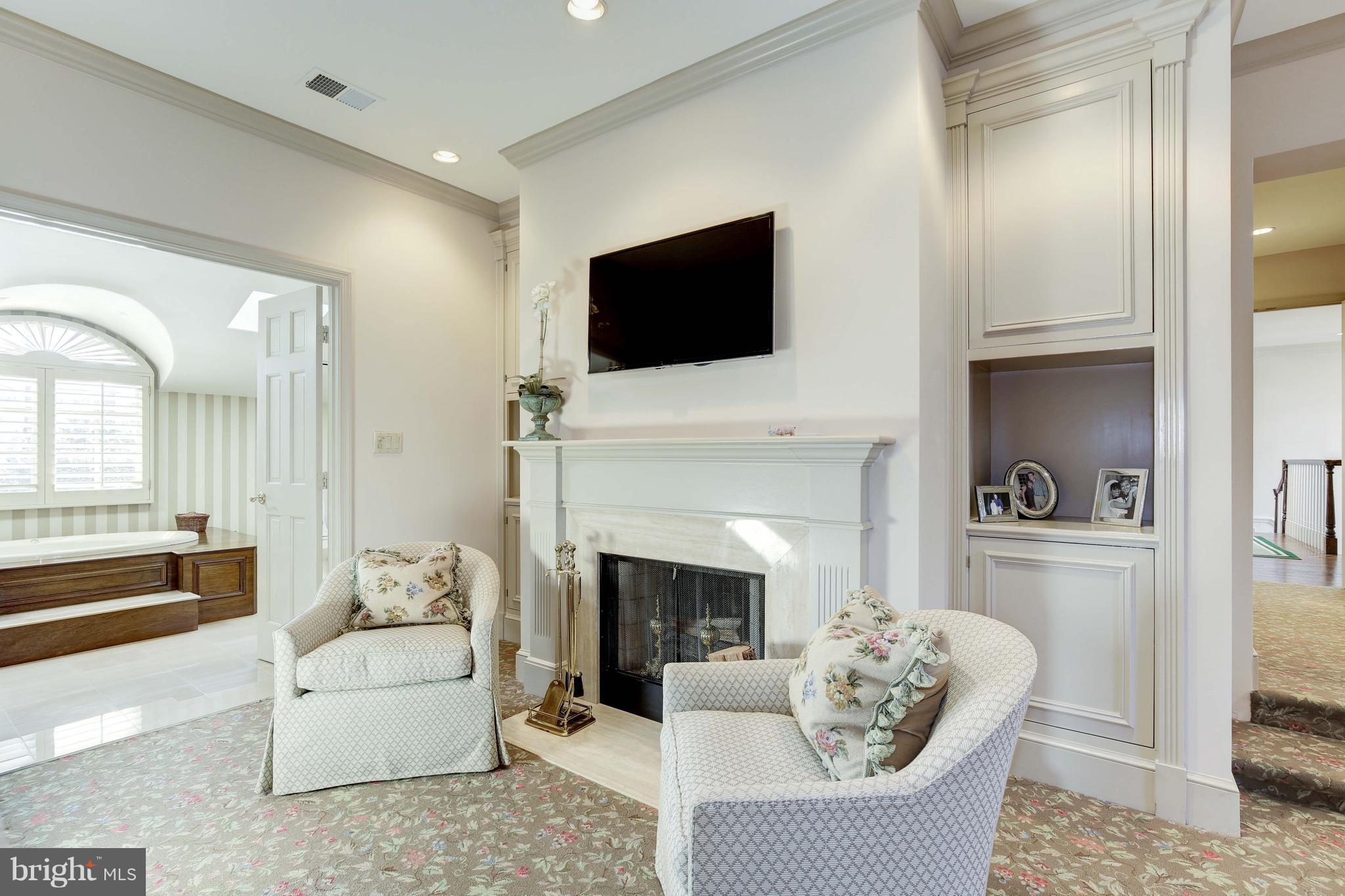 POTOMAC OUTSIDE - Residential