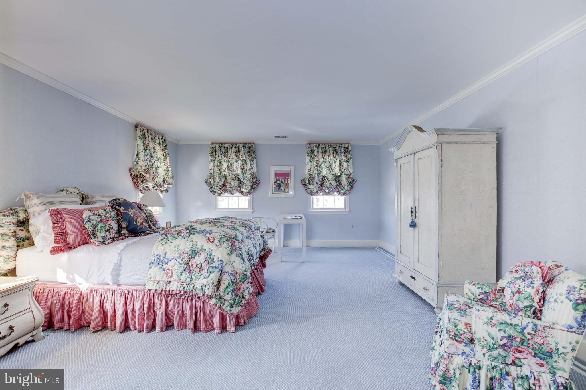 POTOMAC OUTSIDE - Residential