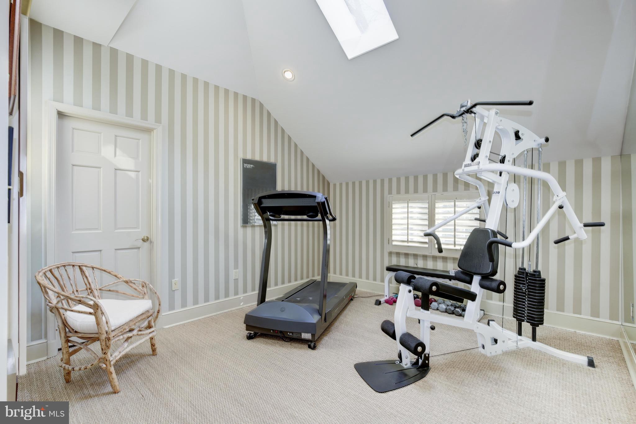 POTOMAC OUTSIDE - Residential